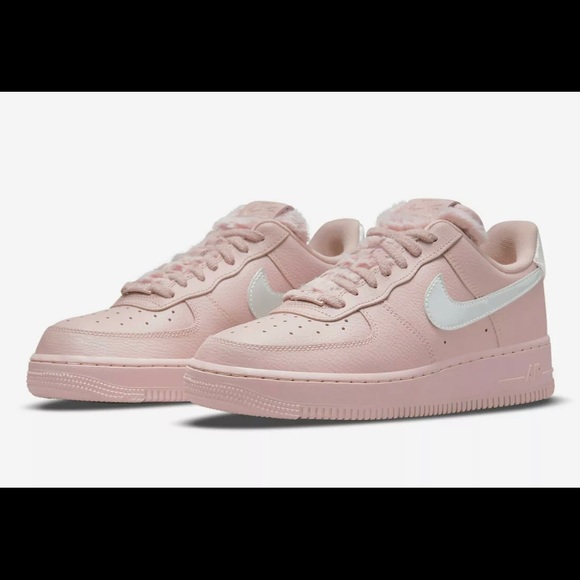 Nike Air Force 1 '07 DO6724-601 Pink Faux Sherpa Fur Women's Sizes - Picture 1 of 6
